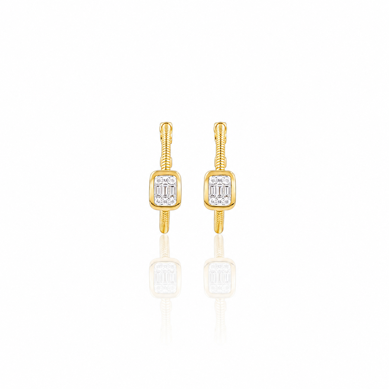 Orecchini Gianni Carità in oro giallo a cerchietto con diamanti taglio baguette e brillante collezione Aurea